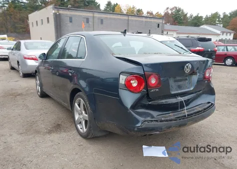 2010 Volkswagen Jetta Tdi z USA, uszkodzony, nr VIN 3VWRL7AJ9AM048221